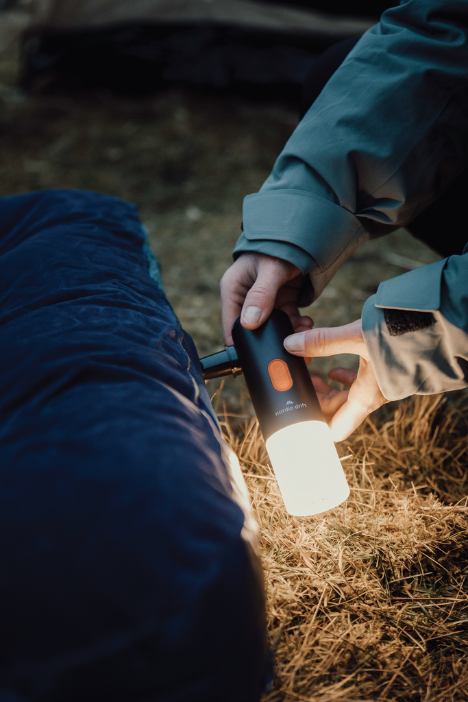 Bomba de aire camping y luz portátil Nordic Drift Titan