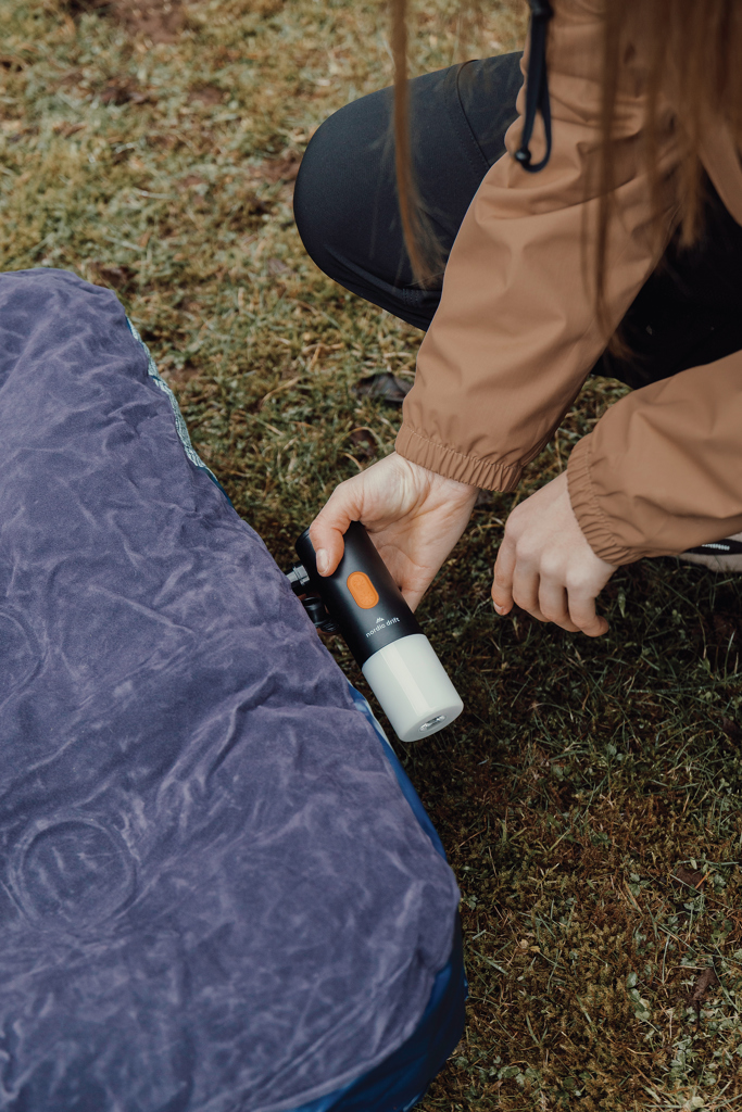 Bomba de aire camping y luz portátil Nordic Drift Titan