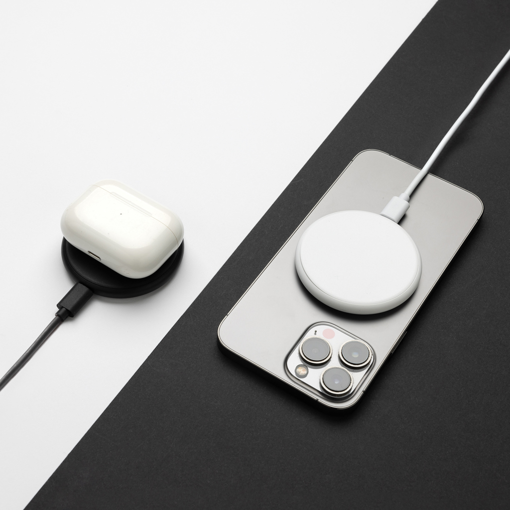 Picture of Magnapad 15W RCS rplastic magnetic 3 in 1 charging pad