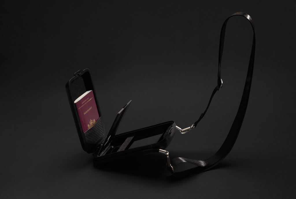 Estuche rígido de viaje Swiss Peak OSLO RCS para móvil