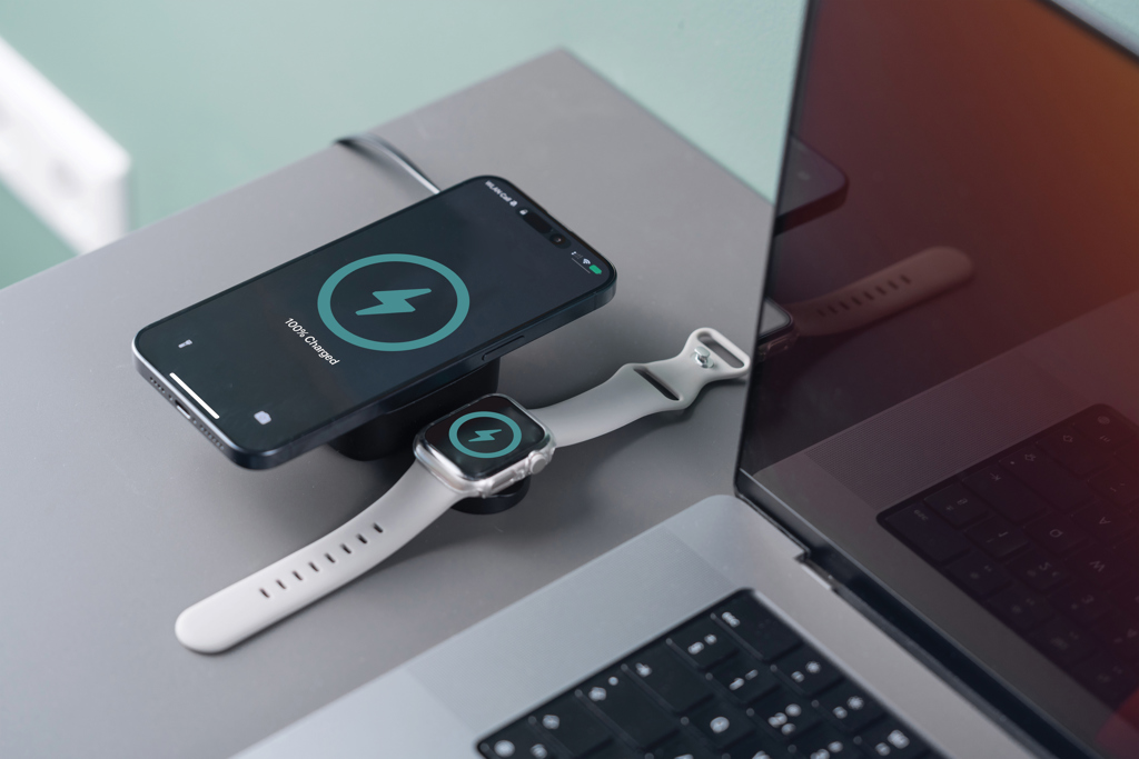 Picture of Urban Vitamin Goleta 2-in-1 15W magnetic wireless charger