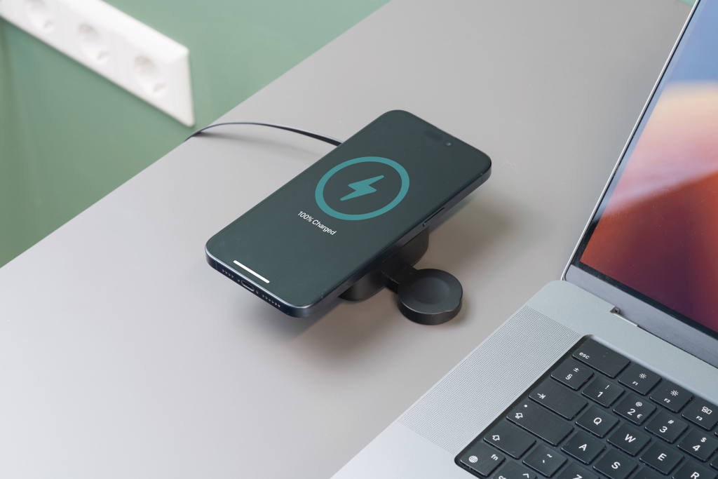 Picture of Urban Vitamin Goleta 2-in-1 15W magnetic wireless charger