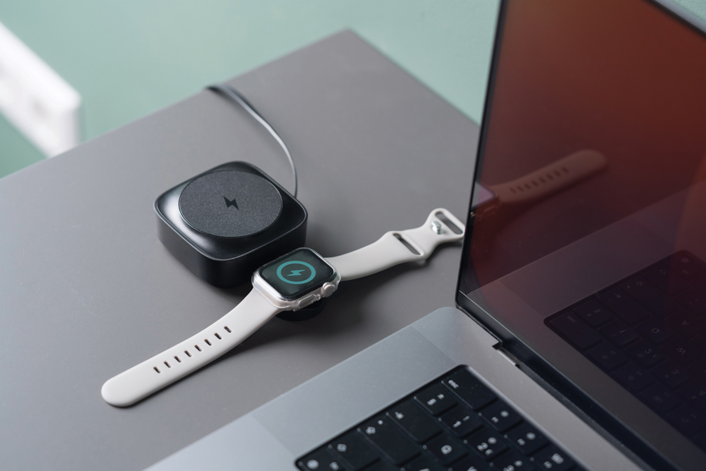 Picture of Urban Vitamin Goleta 2-in-1 15W magnetic wireless charger