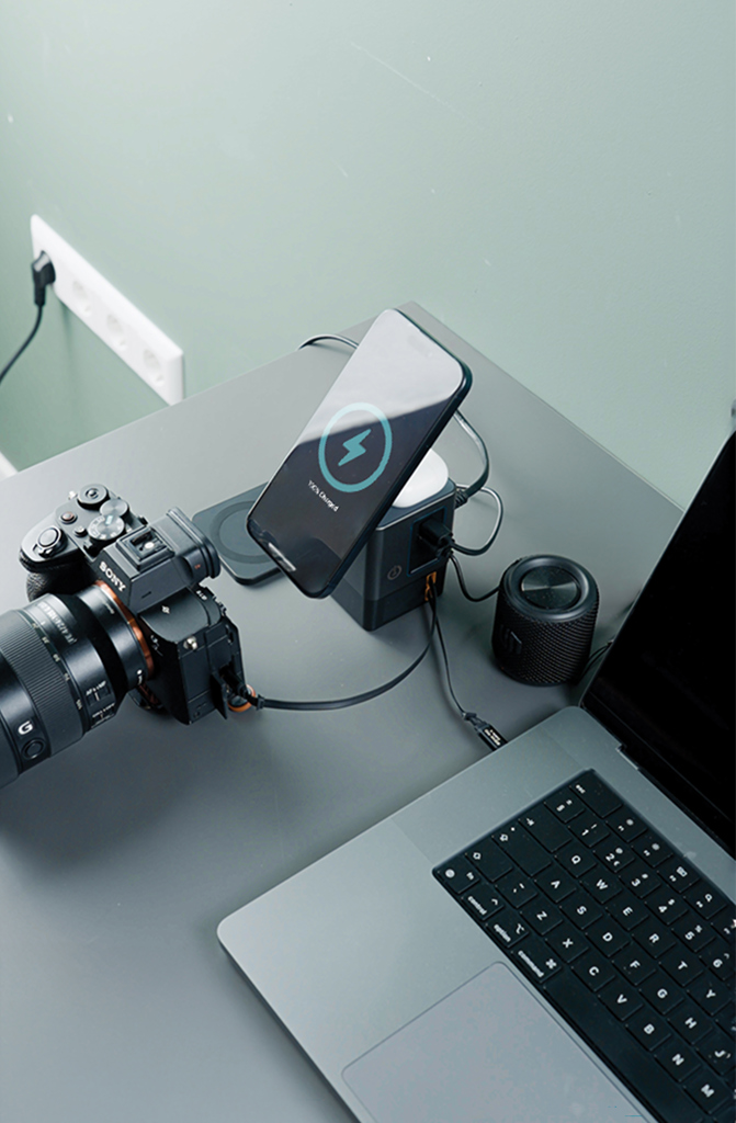 Picture of Urban Vitamin Sacramento 105W GAN charger+retractable cables