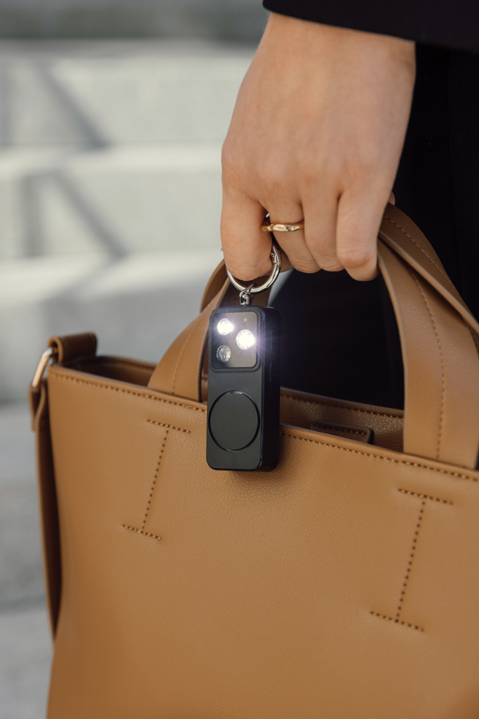 GuardBuddy RCS alarma personal recargable por USB-C