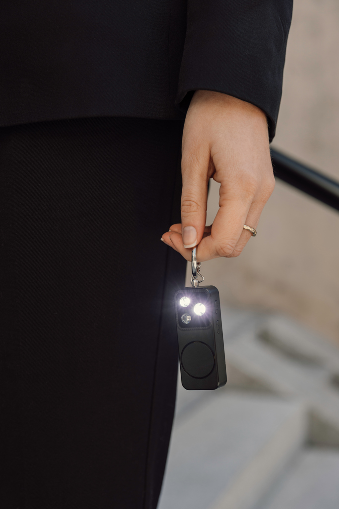 GuardBuddy RCS alarma personal recargable por USB-C