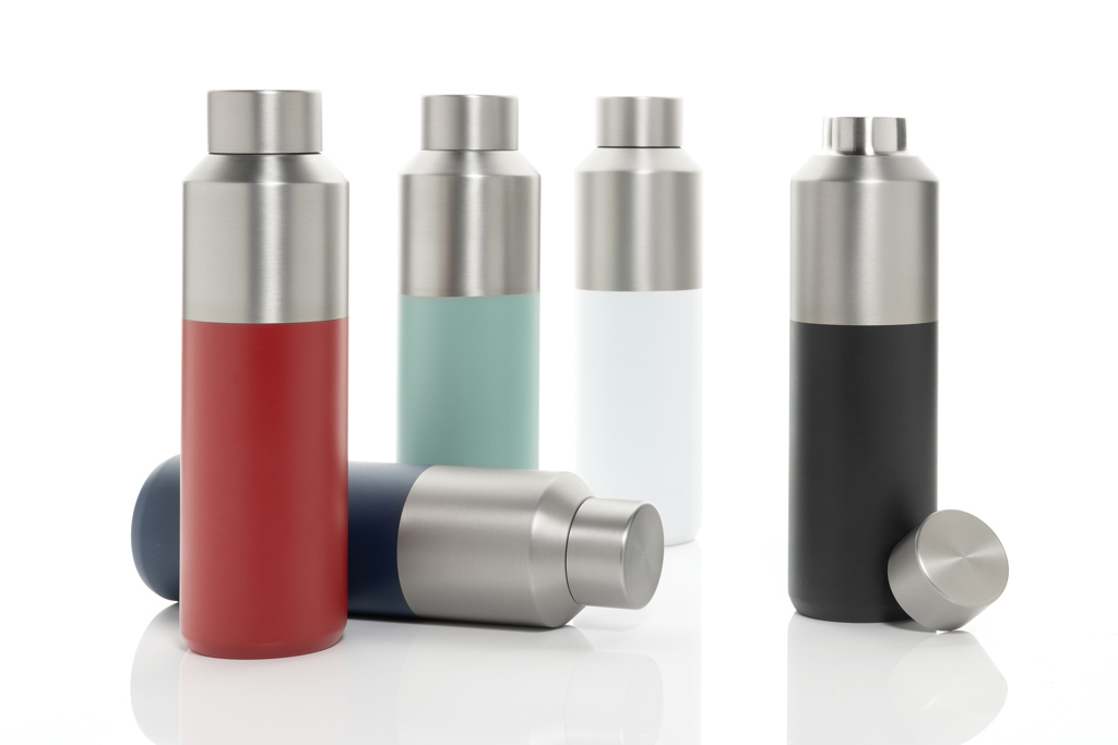 Botella de agua Fluid acero reciclado certificado RCS 600 ml