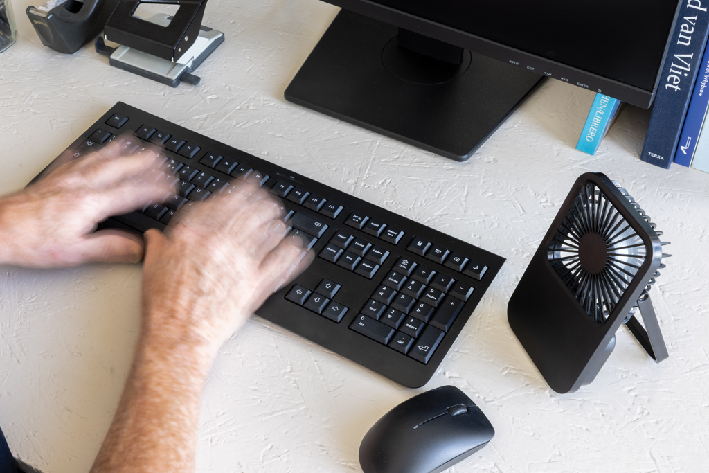 Picture of Aervina RCS recycled plastic re-chargeable desk fan