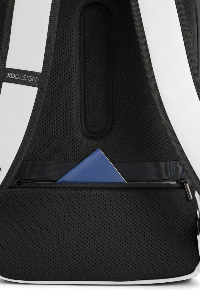 Mochila urbana resistente al agua con solapa