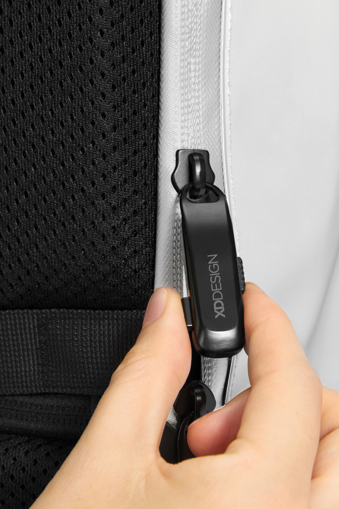 Mochila urbana resistente al agua con solapa