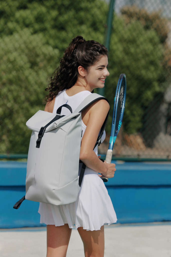 Mochila urbana resistente al agua con solapa