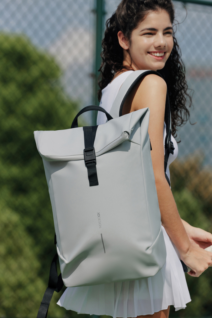 Mochila urbana resistente al agua con solapa