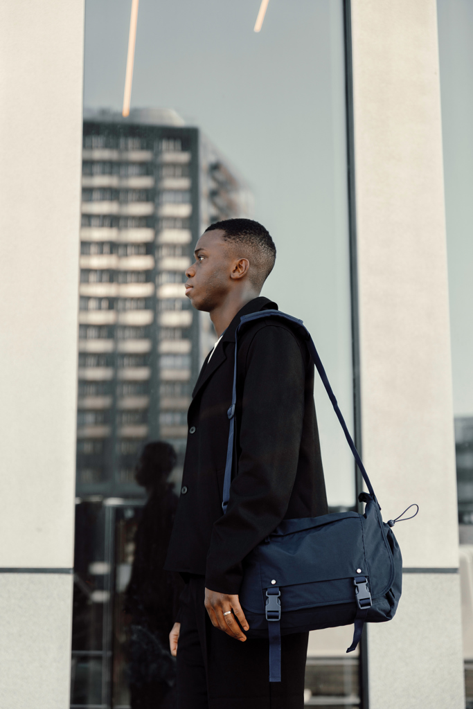 Bolsa bandolera KENTO URBAN RCS nailon reciclado 15,6