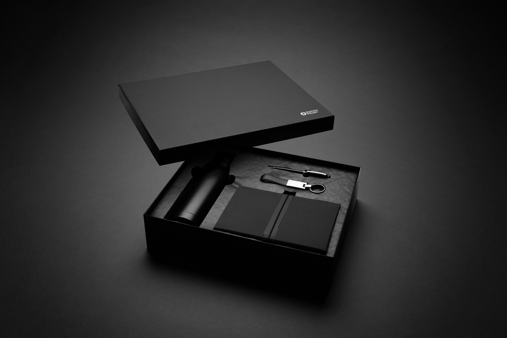 Picture of Swiss Peak RCS deluxe business gift set w/ water bottle