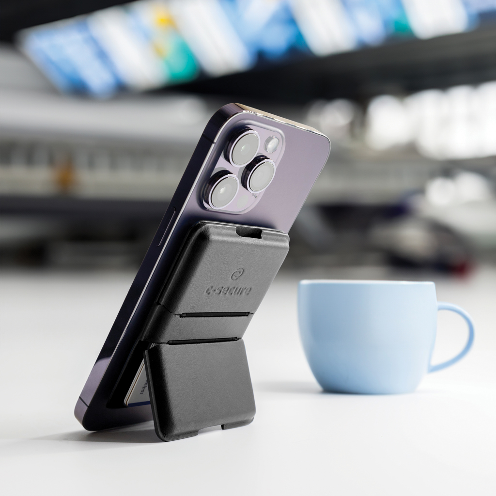 Picture of C-Secure MagSafe phone wallet
