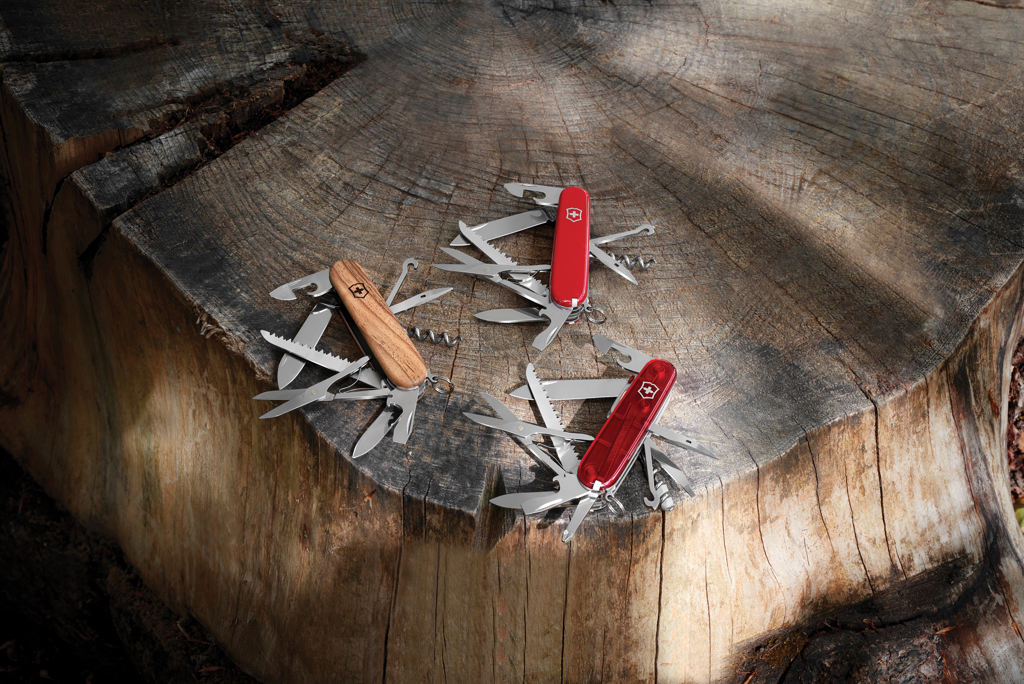Navaja de bolsillo VICTORINOX Huntsman madera 13 funciones