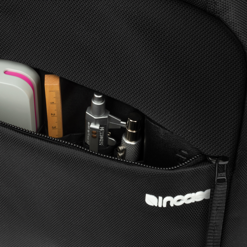 Funda fina Incase ICON