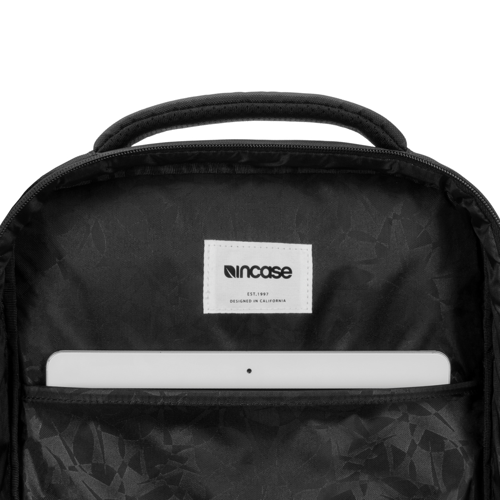 Funda fina Incase ICON