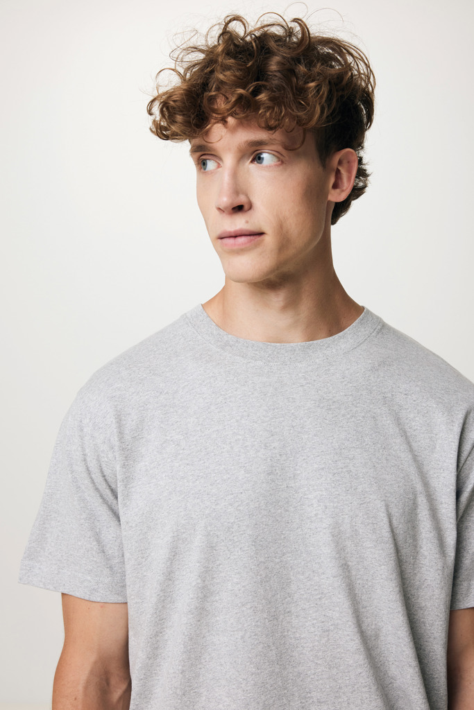 IQONIQ Kakadu Camiseta Relax Fit Algodón Reciclado