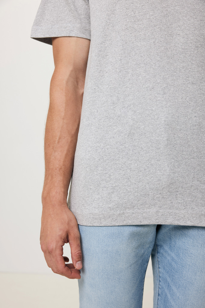 IQONIQ Kakadu Camiseta Relax Fit Algodón Reciclado