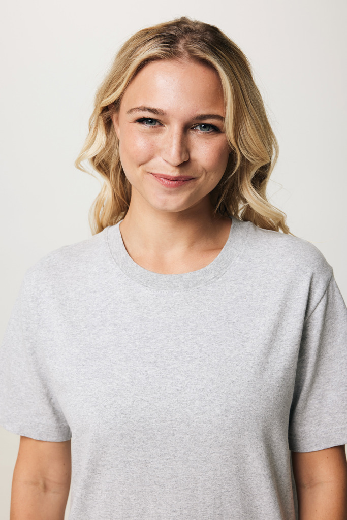 IQONIQ Kakadu Camiseta Relax Fit Algodón Reciclado