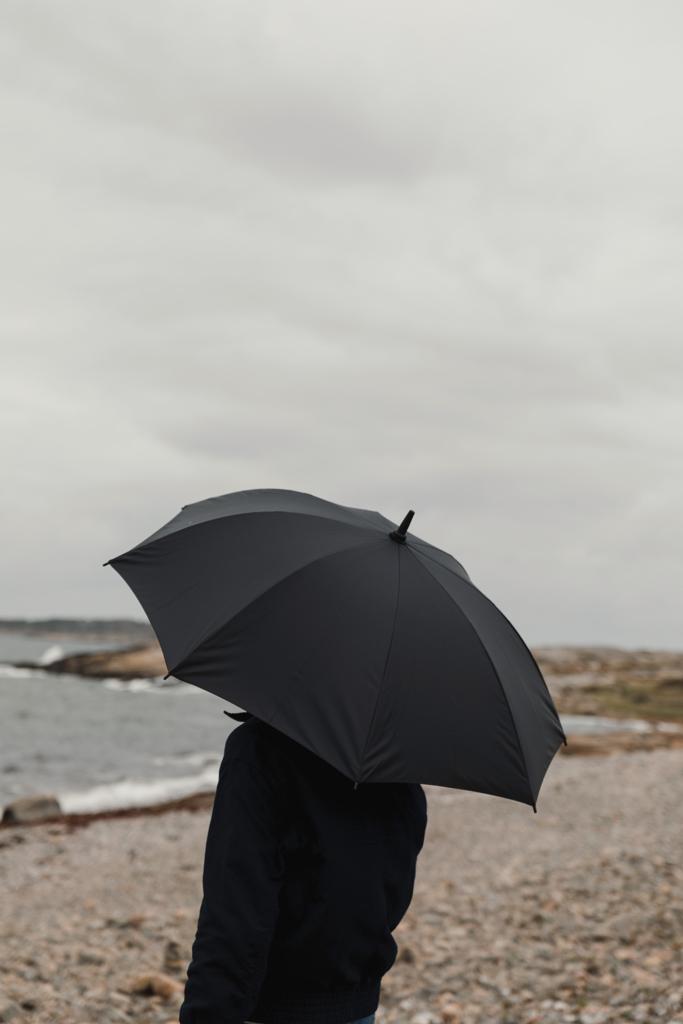 Picture of VINGA Baltimore AWARE™ RPET 23" umbrella